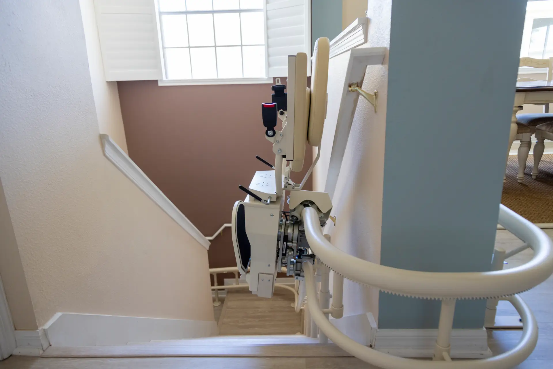 What to Expect When Purchasing a Curved Stairlift from The Lift Man